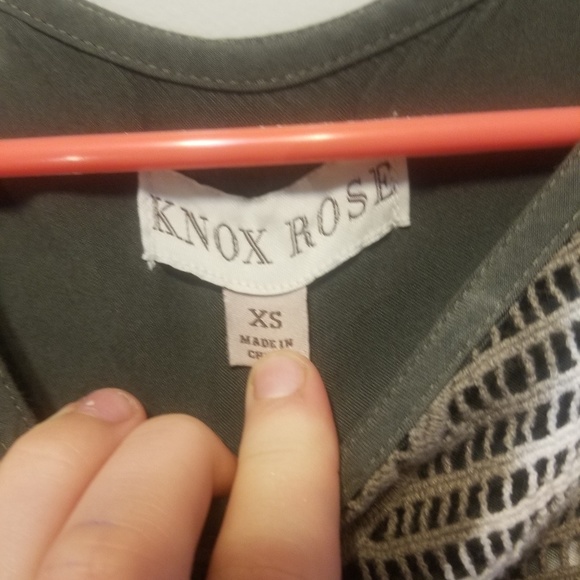 Green shirt - Picture 3 of 3